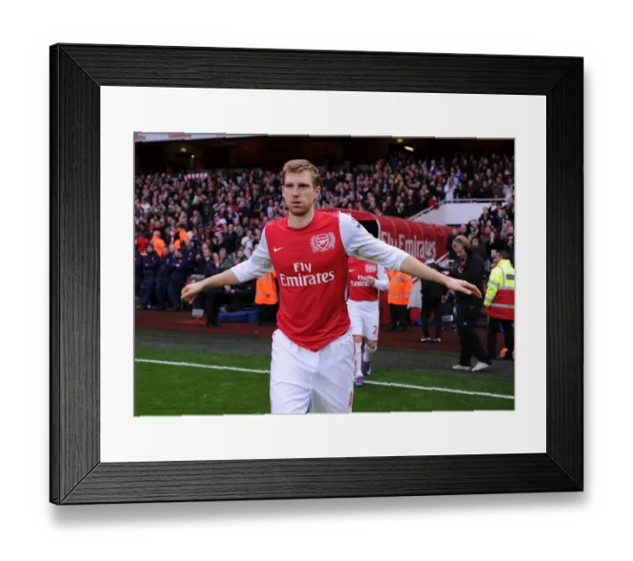 Framed Print : Per Mertesacker: Focused Before Arsenal vs. Queens Park Rangers (2011-12)