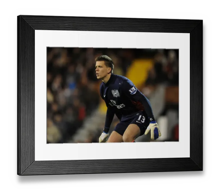 Framed Print : Arsenal's Unyielding Guardian: Wojciech Szczesny at Craven Cottage (Fulham vs Arsenal 2011-12)