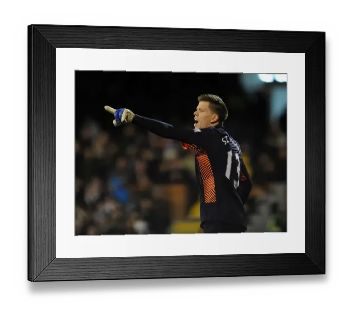 Framed Print : Wojciech Szczesny: Focused at Fulham (Fulham v Arsenal, Premier League 2011-12)