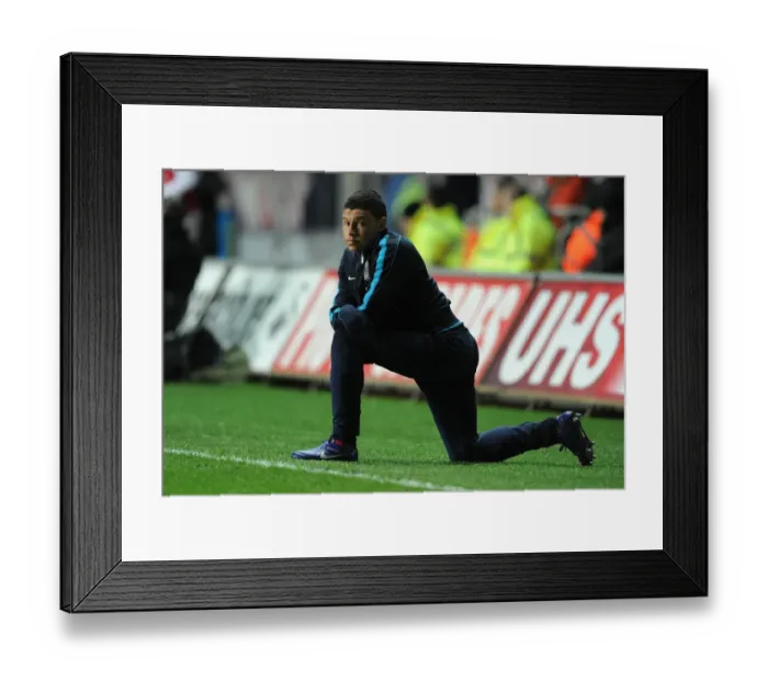 Framed Print : Alex Oxlade-Chamberlain in Action: Swansea City vs Arsenal, Premier League 2011-12 Framed Print : Alex Oxlade-Chamberlain in Action: Swansea City vs Arsenal, Premier League 2011-12