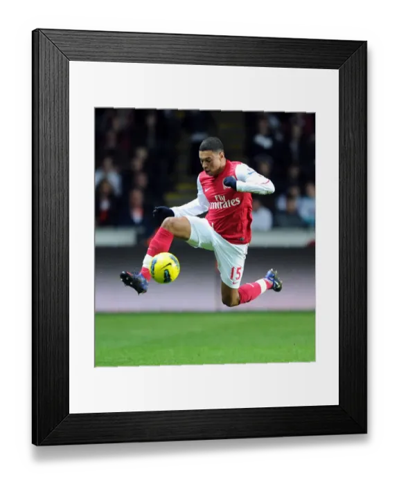 Framed Print : Alex Oxlade-Chamberlain: In Action for Arsenal against Swansea City, Premier League 2011-12