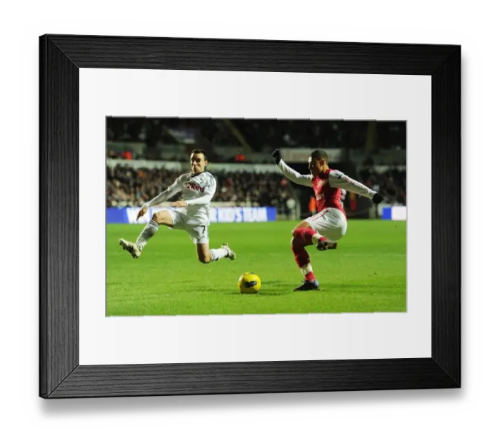 Framed Print : Clash of Midfielders: Oxlade-Chamberlain vs. Britton (Swansea v Arsenal, 2011-12)
