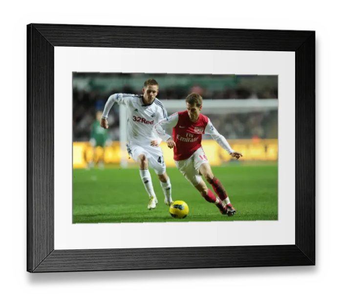 Framed Print : Arsenal's Aaron Ramsey Outmaneuvers Swansea's Gylfi Sigurdsson in Premier League Clash Framed Print : Arsenal's Aaron Ramsey Outmaneuvers Swansea's Gylfi Sigurdsson in Premier League Clash
