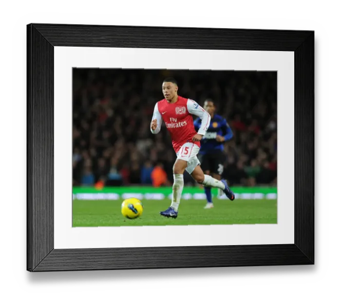 Framed Print : Arsenal's Alex Oxlade-Chamberlain Faces Manchester United in the Premier League Framed Print : Arsenal's Alex Oxlade-Chamberlain Faces Manchester United in the Premier League