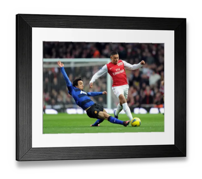 Framed Print : Arsenal vs Manchester United: Oxlade-Chamberlain vs Rafael Clash in the Premier League