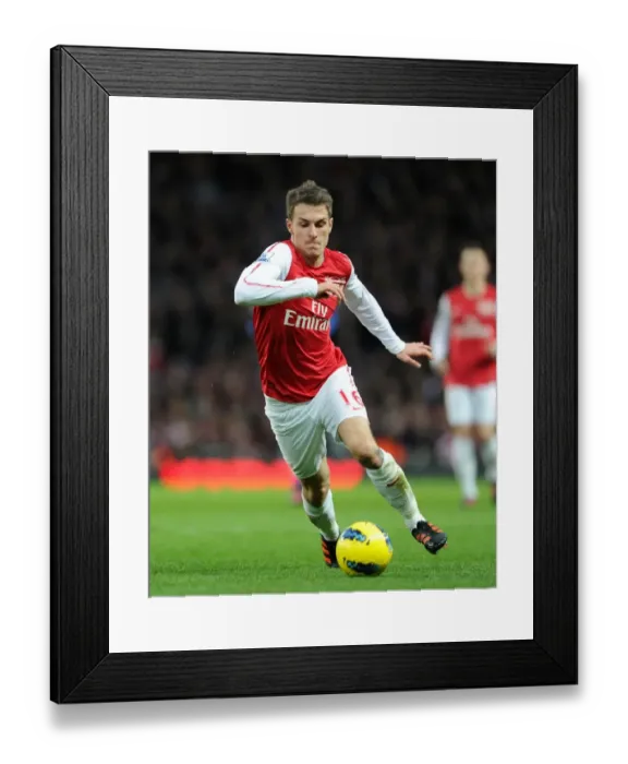 Framed Print : Aaron Ramsey in Action: Arsenal vs Manchester United, Premier League 2011-12