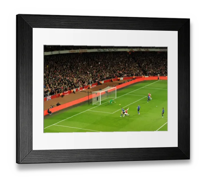 Framed Print : Robin van Persie Scores the Dramatic Winner: Arsenal vs. Manchester United, Premier League 2011-12 Framed Print : Robin van Persie Scores the Dramatic Winner: Arsenal vs. Manchester United, Premier League 2011-12