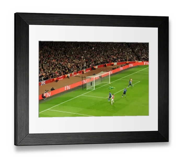 Framed Print : Robin van Persie's Dramatic Last-Minute Winner: Arsenal vs. Manchester United, Premier League 2011-12