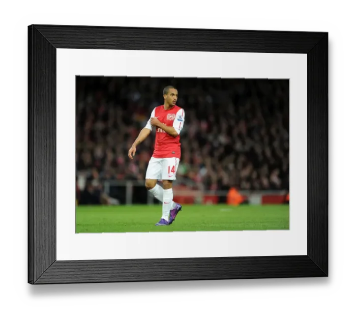 Framed Print : Theo Walcott in Action: Arsenal vs Manchester United, Premier League 2011-12