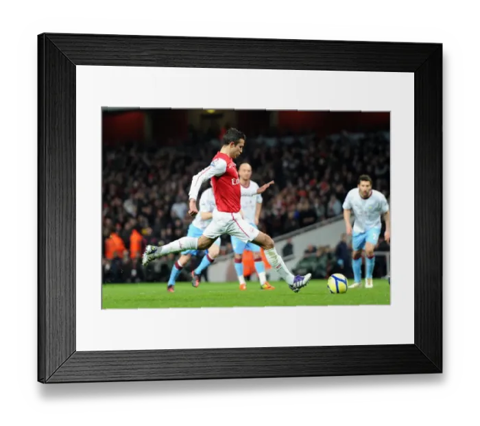 Framed Print : Robin van Persie Scores Penalty: Arsenal vs. Aston Villa - FA Cup 2012