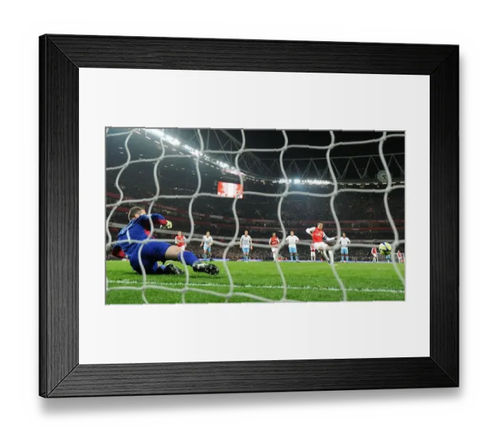 Framed Print : Robin van Persie Scores FA Cup Penalty for Arsenal vs Aston Villa (2012)