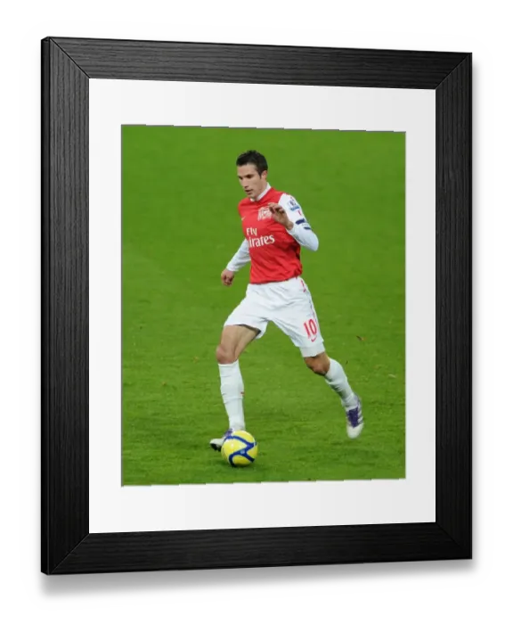 Framed Print : Robin van Persie in Action: Arsenal vs. Aston Villa, FA Cup 2011-12 Framed Print : Robin van Persie in Action: Arsenal vs. Aston Villa, FA Cup 2011-12