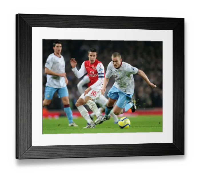 Framed Print : Arsenal's Robin van Persie Evades Aston Villa's Richard Dunne in FA Cup Clash