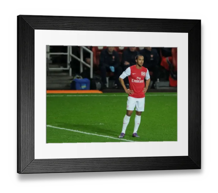 Framed Print : Theo Walcott in Action: Arsenal vs Aston Villa, FA Cup 2011-12