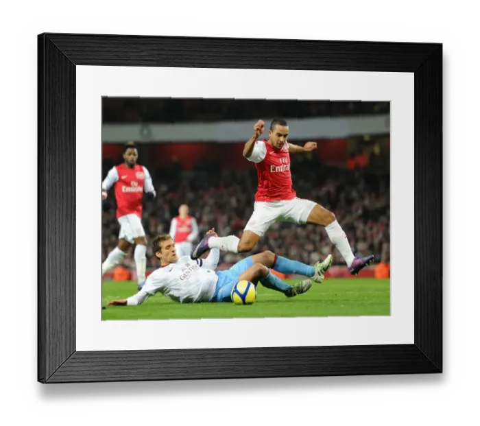 Framed Print : Theo Walcott vs Stiliyan Petrov: A FA Cup Battle at Arsenal's Emirates Stadium