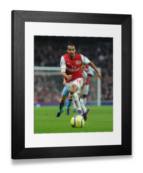 Framed Print : Theo Walcott in Action: Arsenal vs. Aston Villa, FA Cup 2011-12