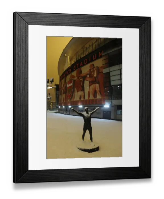 Framed Print : Arsenal's Winter Showdown at the Snowy Emirates: Arsenal vs. Blackburn Rovers, Premier League