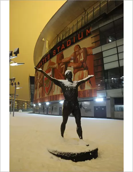 Arsenal's Winter Battle: A Snowy Emirates Stadium