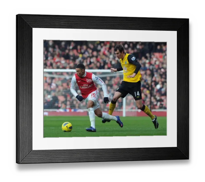 Framed Print : Alex Oxlade-Chamberlain's Lightning Sprint Past Radoslav Petrovic: Arsenal's Young Prodigy Outpaces Blackburn Defender