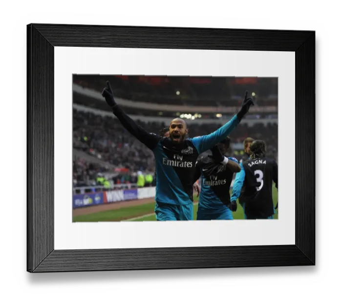 Framed Print : Thierry Henry's Double Strike: Arsenal's 2-1 Victory over Sunderland in the Premier League