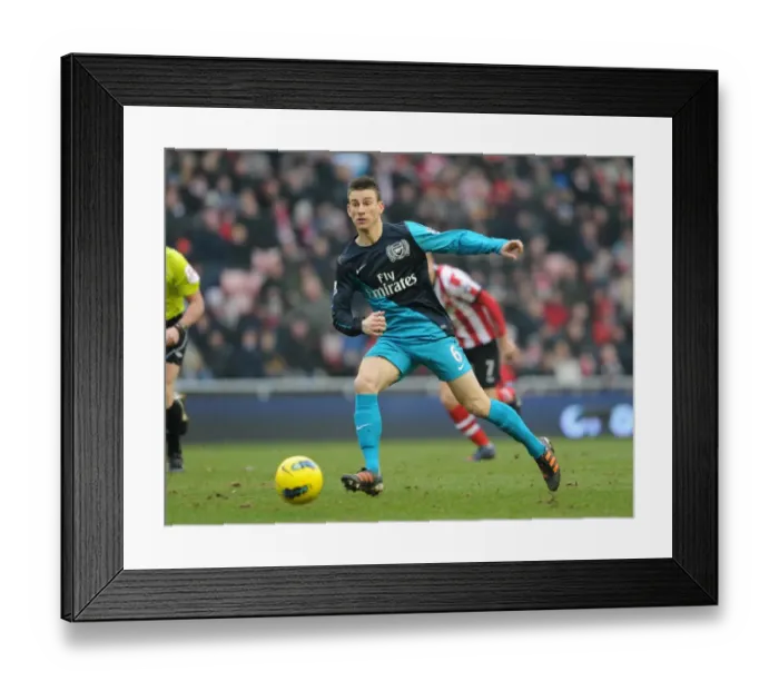 Framed Print : Laurent Koscielny (Arsenal). Sunderland 1: 2 Arsenal. Barclays Premier League Framed Print : Laurent Koscielny (Arsenal). Sunderland 1: 2 Arsenal. Barclays Premier League