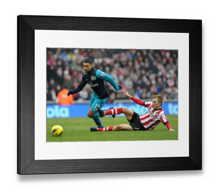 Framed Print : Arsenal's Alex Oxlade-Chamberlain Scores Past Sunderland's Seb Larsson: 1-2 Gunners in Premier League