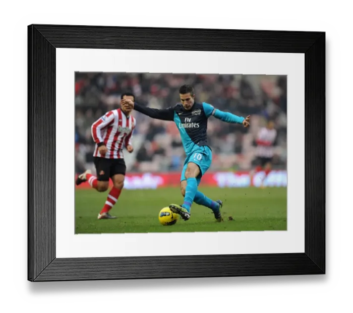 Framed Print : Robin van Persie (Arsenal). Sunderland 1: 2 Arsenal. Barclays Premier League Framed Print : Robin van Persie (Arsenal). Sunderland 1: 2 Arsenal. Barclays Premier League