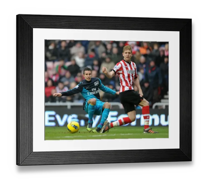 Framed Print : Robin van Persie (Arsenal) Michael Turner (Sunderland). Sunderland 1: 2 Arsenal