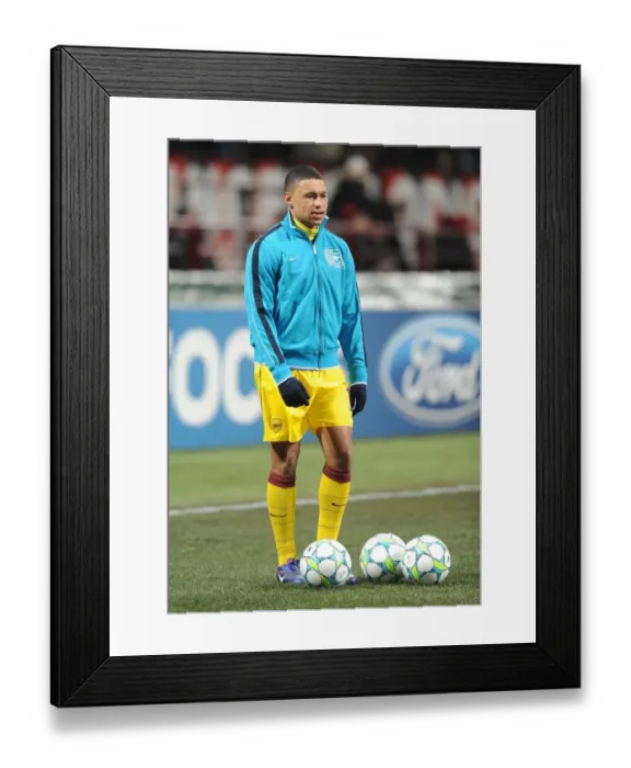 Framed Print : Alex Oxlade-Chamberlain: Arsenal's Ready-to-Rise Star in AC Milan Showdown, UEFA Champions League 2011-12 Framed Print : Alex Oxlade-Chamberlain: Arsenal's Ready-to-Rise Star in AC Milan Showdown, UEFA Champions League 2011-12