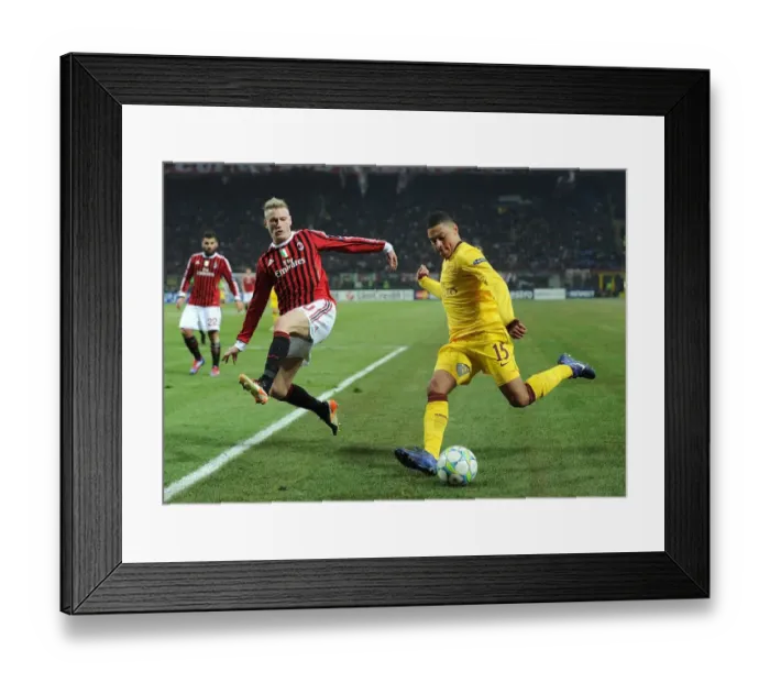 Framed Print : Alex Oxlade-Chamberlain Outmaneuvers Ignazio Abate in AC Milan vs Arsenal UEFA Champions League Clash