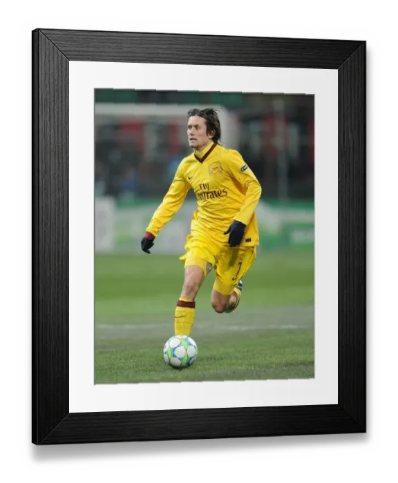 Framed Print : Tomas Rosicky in Action: Arsenal vs AC Milan, UEFA Champions League 2011-12