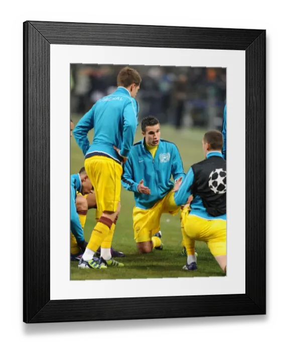 Framed Print : Robin van Persie Rallies Arsenal Team Before AC Milan Showdown, UEFA Champions League 2011-12 Framed Print : Robin van Persie Rallies Arsenal Team Before AC Milan Showdown, UEFA Champions League 2011-12