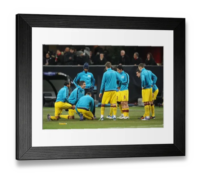 Framed Print : Arsenal's Robin van Persie Rallies Team Before AC Milan Showdown, UEFA Champions League 2012 Framed Print : Arsenal's Robin van Persie Rallies Team Before AC Milan Showdown, UEFA Champions League 2012