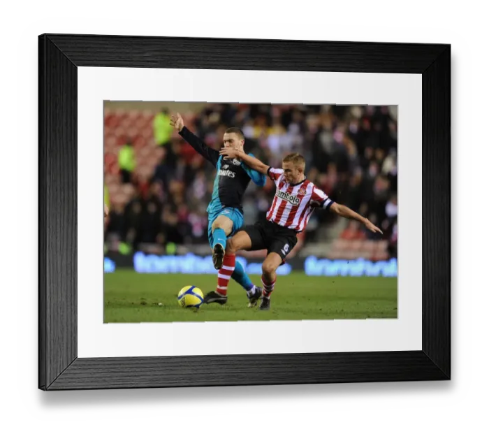 Framed Print : Clash of Titans: Vermaelen vs. Cattermole - Sunderland vs. Arsenal, FA Cup 2011-12 Framed Print : Clash of Titans: Vermaelen vs. Cattermole - Sunderland vs. Arsenal, FA Cup 2011-12