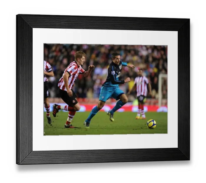 Framed Print : Robin van Persie Breaks Past Michael Turner: Sunderland vs. Arsenal, FA Cup 2011-12