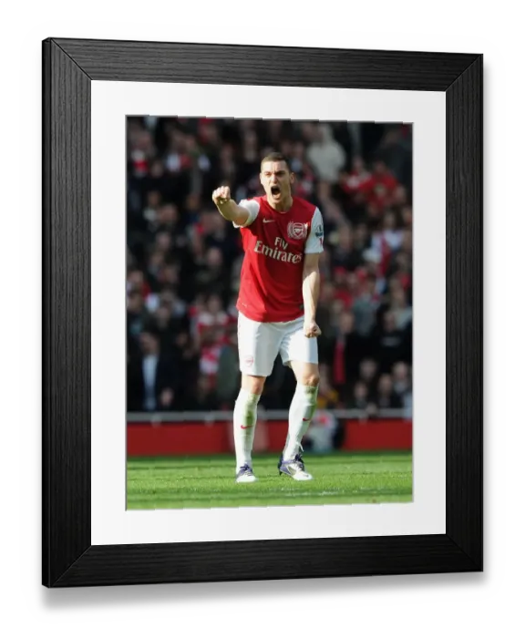 Framed Print : Thomas Vermaelen in Action: Arsenal vs. Tottenham, Premier League 2011-12