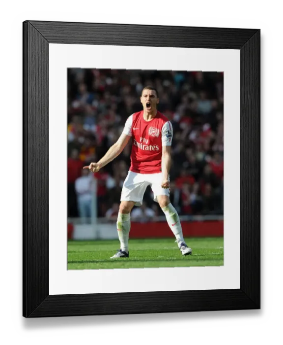 Framed Print : Arsenal vs. Tottenham: Thomas Vermaelen in Action at the Emirates Stadium (2011-12) Framed Print : Arsenal vs. Tottenham: Thomas Vermaelen in Action at the Emirates Stadium (2011-12)