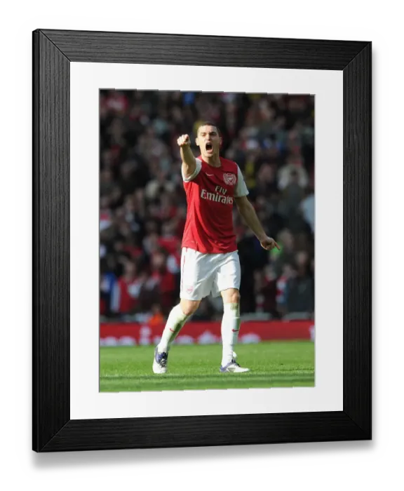 Framed Print : Thomas Vermaelen: In Action Against Tottenham, Arsenal Premier League 2011-12 Framed Print : Thomas Vermaelen: In Action Against Tottenham, Arsenal Premier League 2011-12