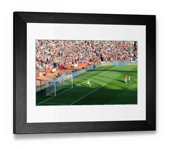 Framed Print : Theo Walcott's Double Strike: Arsenal's Victory over Tottenham in the 2011-12 Premier League Framed Print : Theo Walcott's Double Strike: Arsenal's Victory over Tottenham in the 2011-12 Premier League