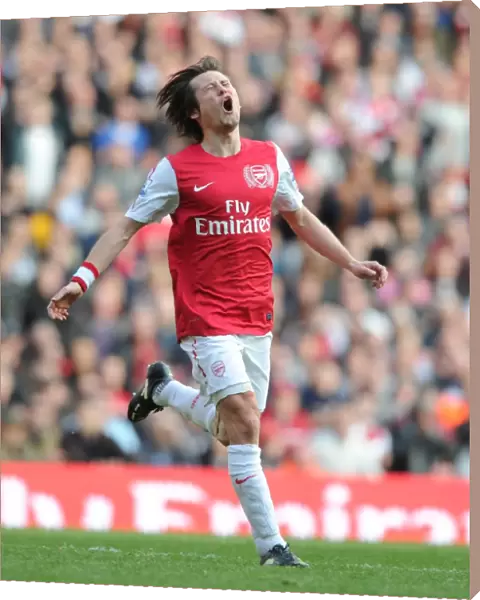 LONDON, ENGLAND - FEBRUARY 26: Tomas Rosicky of Arsenal during the Barclays Premier League match between Arsenal and Tottenham Hotspur at Emirates Stadium on February 26, 2012 in London, England. (Photo by Stuart MacFarlane  /  Arsenal FC via