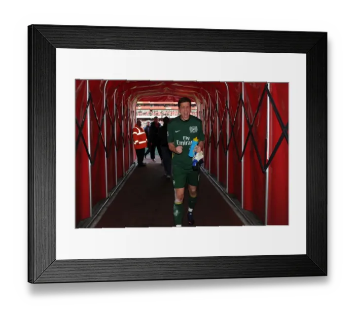 Framed Print : Wojciech Szczesny: Arsenal's Tunnel Victory Celebration vs. Tottenham (2011-12)