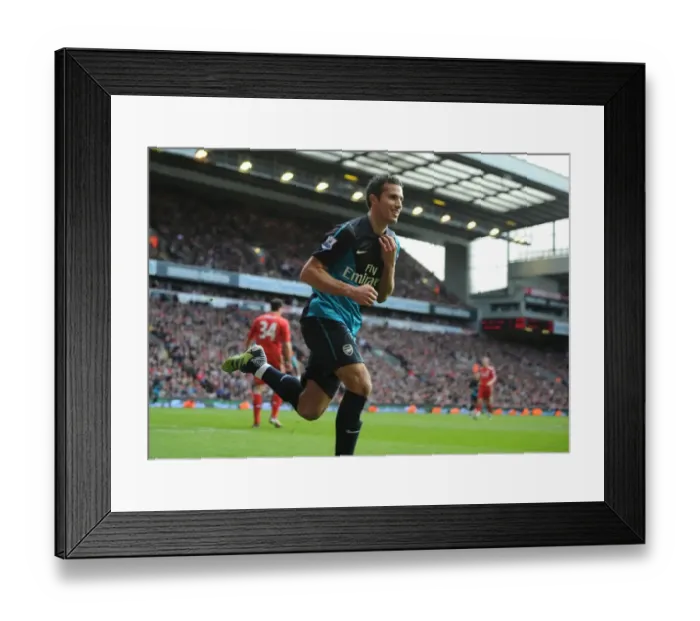 Framed Print : Robin van Persie's Brace: Arsenal's Thrilling Victory Over Liverpool in the Premier League 2011-12