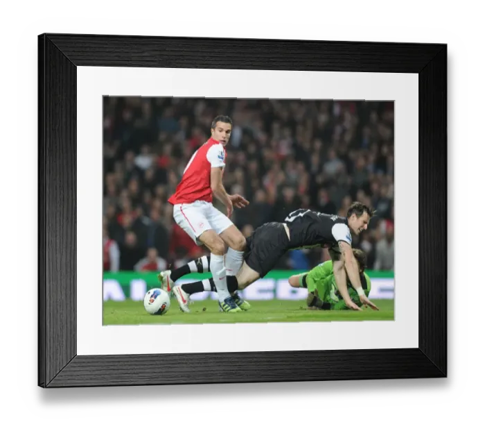 Framed Print : Arsenal's Robin van Persie Clashes with Newcastle's Mike Williamson and Tim Krul during the 2011-12 Premier League Match Framed Print : Arsenal's Robin van Persie Clashes with Newcastle's Mike Williamson and Tim Krul during the 2011-12 Premier League Match