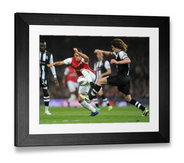 Framed Print : Oxlade-Chamberlain Outmaneuvers Coloccini: Premier League Showdown Framed Print : Oxlade-Chamberlain Outmaneuvers Coloccini: Premier League Showdown