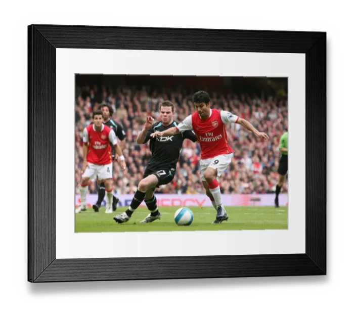 Framed Print : Eduardo (Arsenal) Danny Guthrie (Bolton) Framed Print : Eduardo (Arsenal) Danny Guthrie (Bolton)