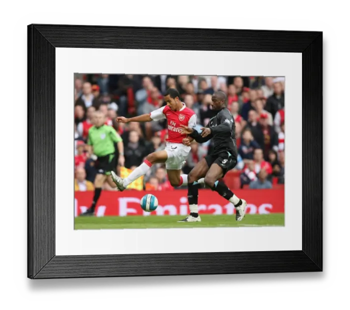 Framed Print : Theo Walcott (Arsenal) Abdoulaye Meite (Bolton)