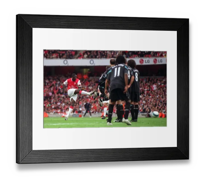 Framed Print : Kolo Toure scores Arsenals 1st goal
