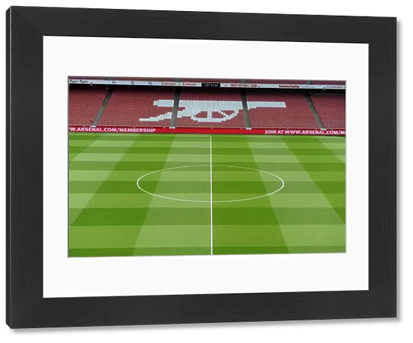 Emirates pitch. Arsenal 3: 0 Aston Villa. Barclays Premier League. Emirates Stadium