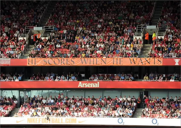 Robin van Persie banner. Arsenal 3: 0 Aston Villa. Barclays Premier League