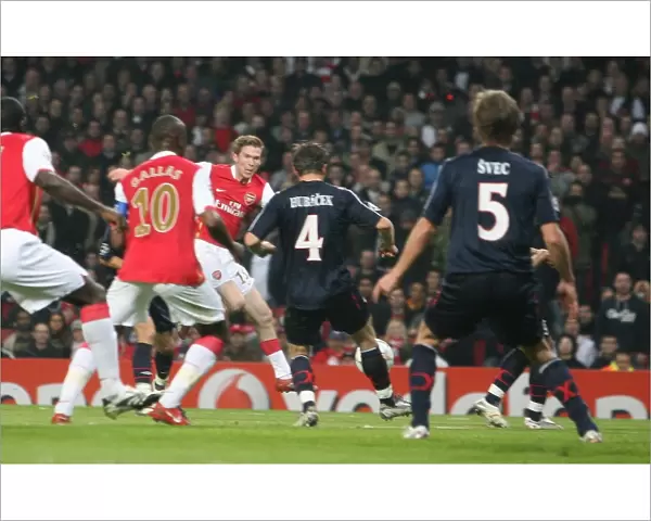 Alex Hleb shoots for Arsenals 2nd goal an own goal by David Hubacek (Slavia)